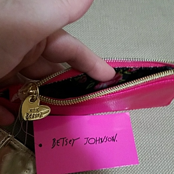 💥🎉BNWT🎉💥 💖Betsey Johnson💖 👛Wallet👛💖 - Picture 6 of 8